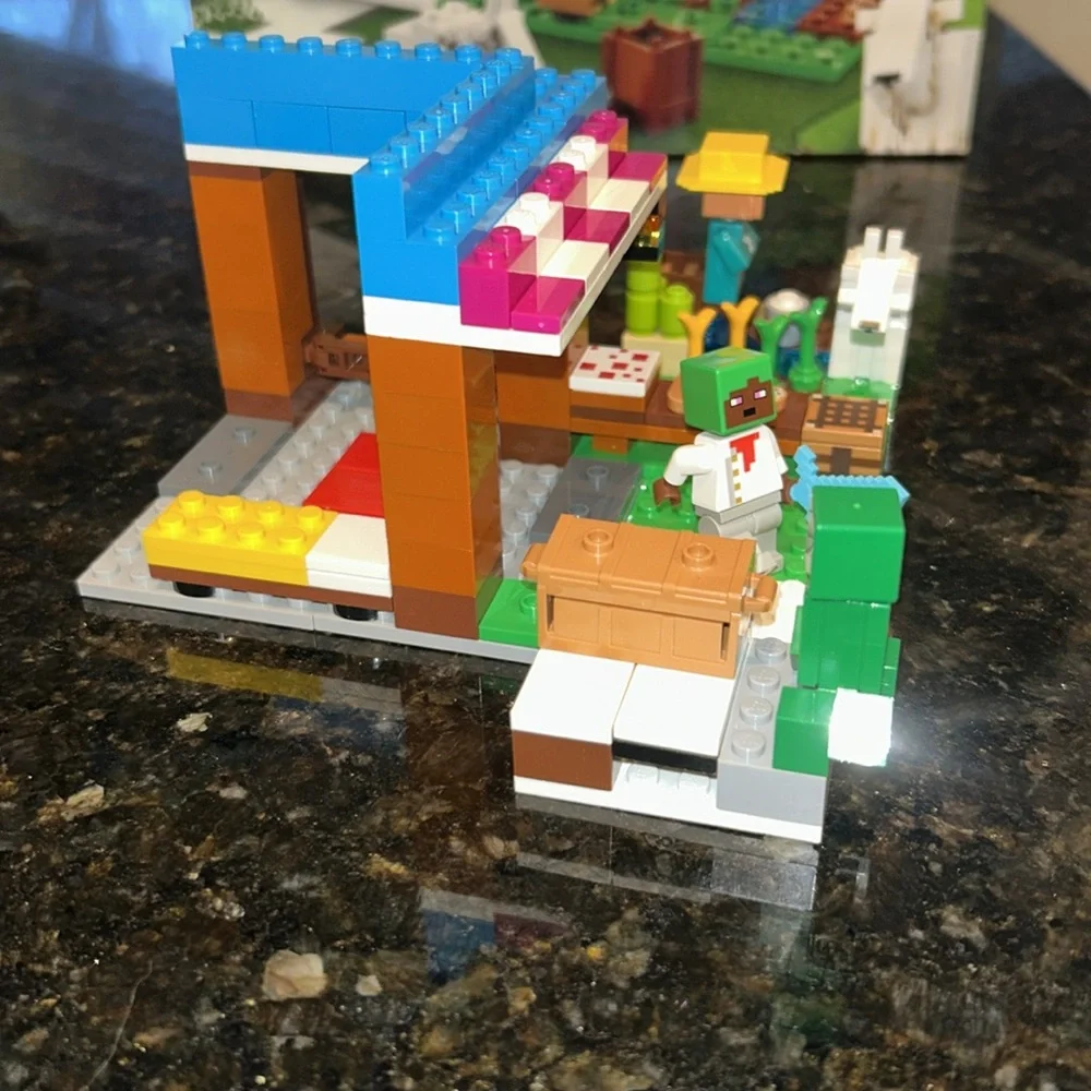 Retired LEGO Minecraft Set 21184: The Bakery